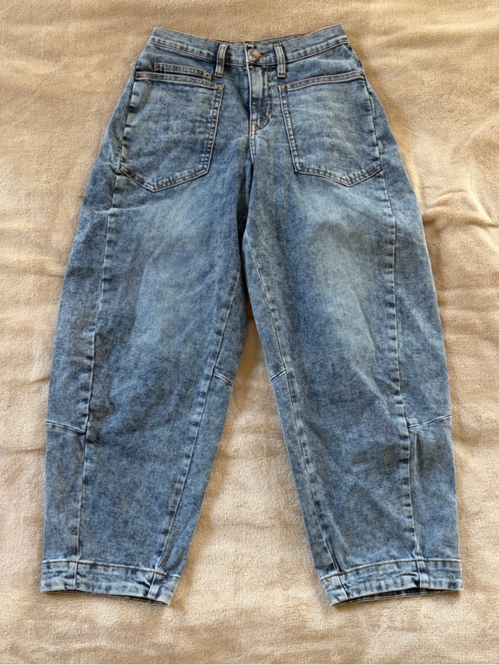 RUTI…Light Wash High-Rise Tapered Jeans